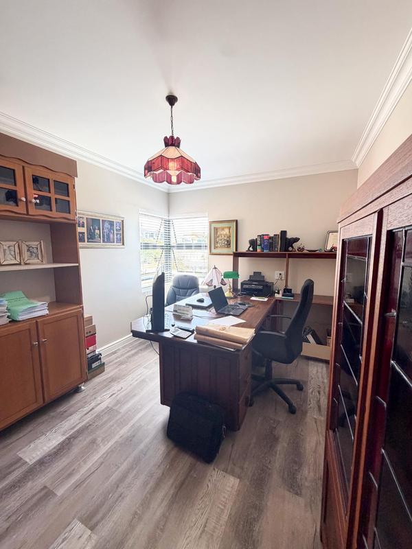 5 Bedroom Property for Sale in Reebok Western Cape
